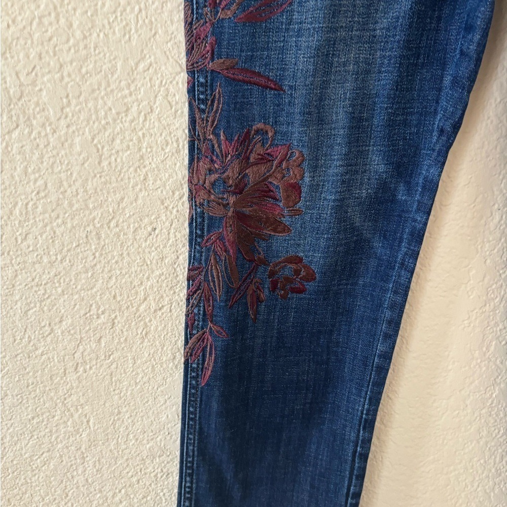WHBM Everyday Soft Floral Embroidered High Rise Straight Jean - Picture 6 of 12